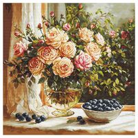 Набор для вышивания "Ваза с розами и черникой" (350х350 мм)