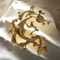 Брошь "Космос" (белая в матовом золоте)