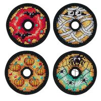 Набор для вышивания на фетре "Хэллоуинские пончики. Значки. Магниты" (60х60 мм)