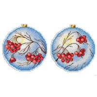 Набор для вышивания на пластиковой канве "Шар. Морозная рябина" (90х90 мм)